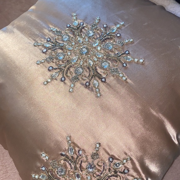 Pink satin beaded pillow - Picture 2 of 4